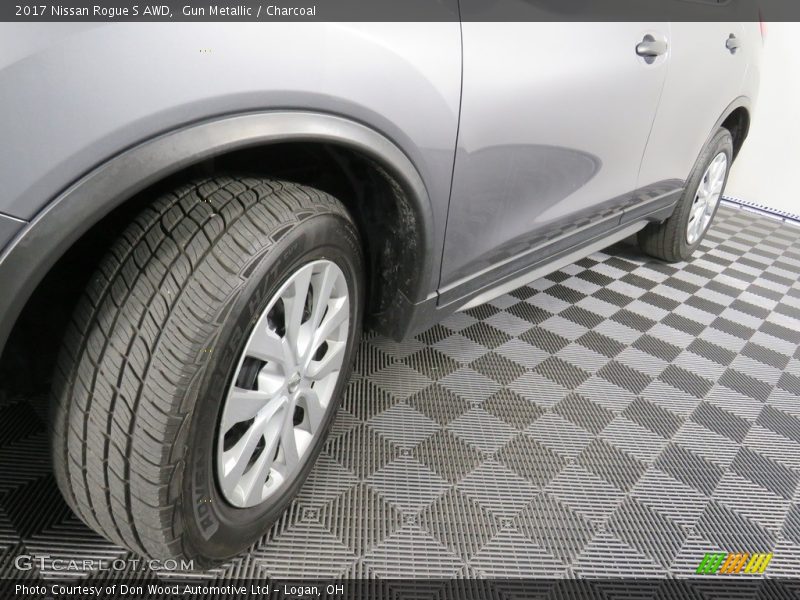 Gun Metallic / Charcoal 2017 Nissan Rogue S AWD