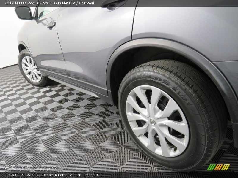 Gun Metallic / Charcoal 2017 Nissan Rogue S AWD