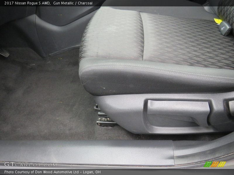 Gun Metallic / Charcoal 2017 Nissan Rogue S AWD
