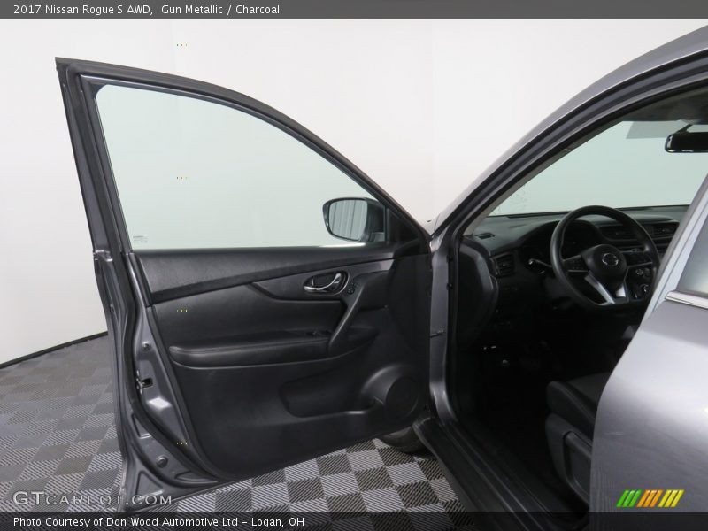 Gun Metallic / Charcoal 2017 Nissan Rogue S AWD