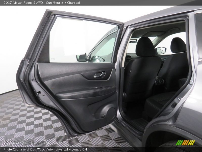 Gun Metallic / Charcoal 2017 Nissan Rogue S AWD