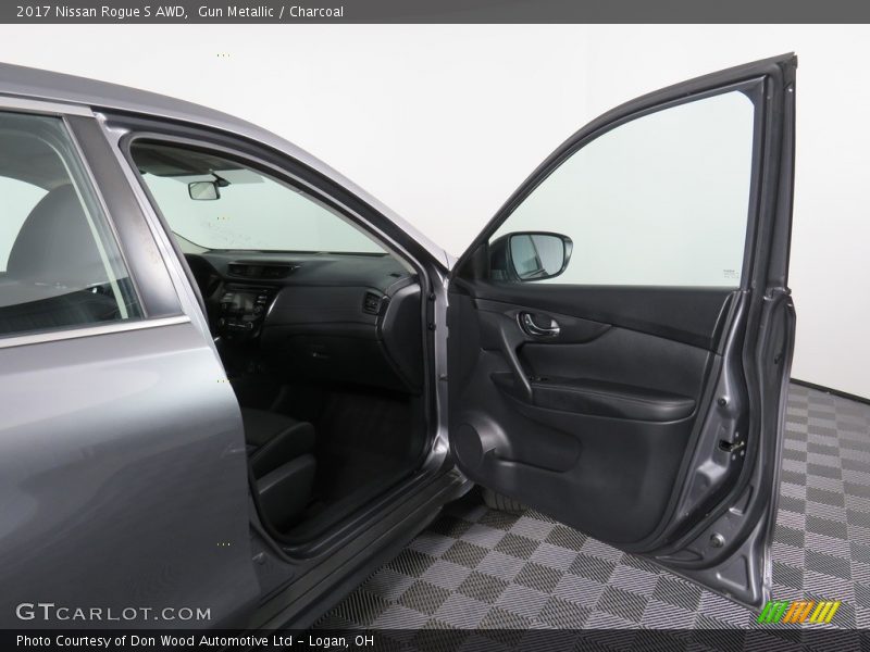 Gun Metallic / Charcoal 2017 Nissan Rogue S AWD