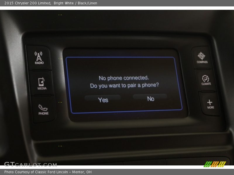 Bright White / Black/Linen 2015 Chrysler 200 Limited