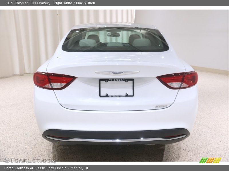 Bright White / Black/Linen 2015 Chrysler 200 Limited