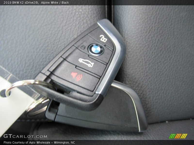 Alpine White / Black 2019 BMW X2 sDrive28i