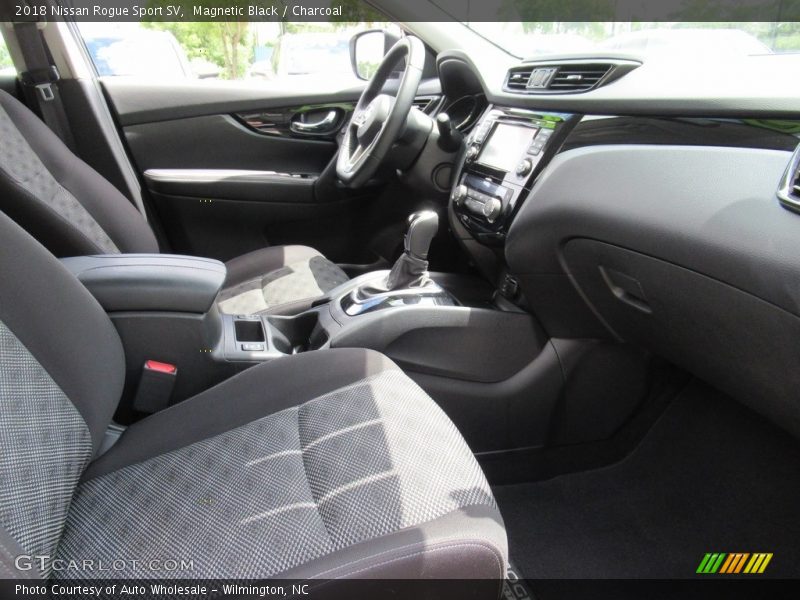 Magnetic Black / Charcoal 2018 Nissan Rogue Sport SV