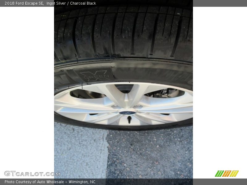 Ingot Silver / Charcoal Black 2018 Ford Escape SE