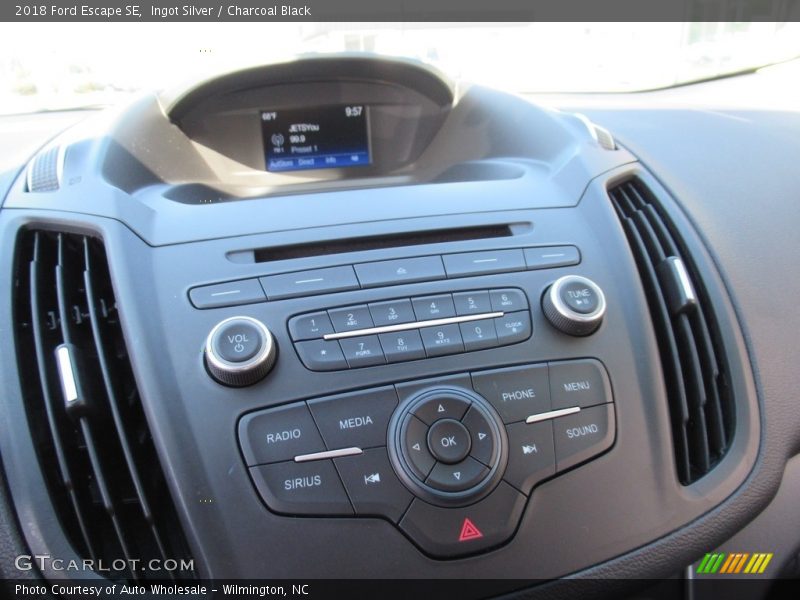 Ingot Silver / Charcoal Black 2018 Ford Escape SE