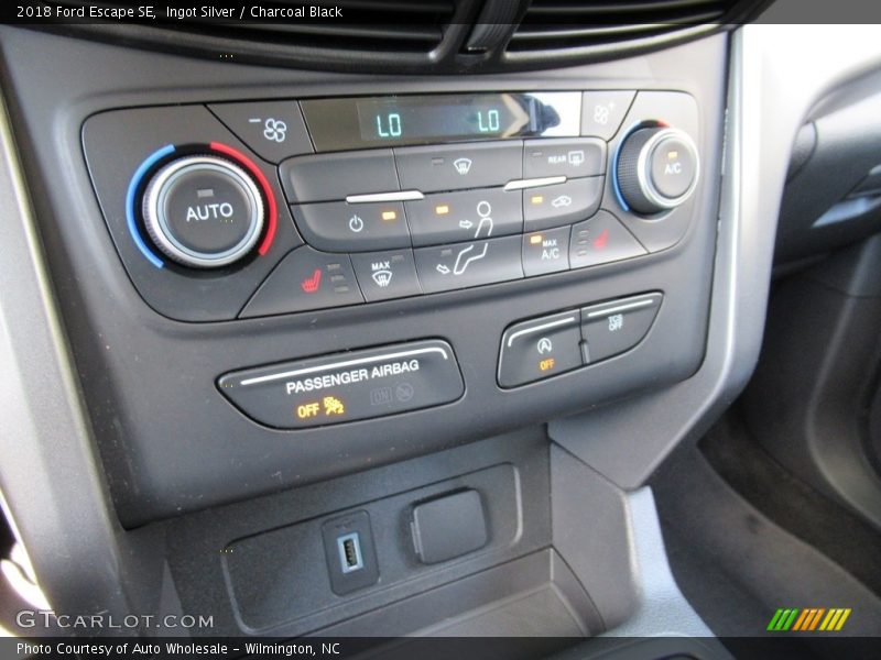 Ingot Silver / Charcoal Black 2018 Ford Escape SE