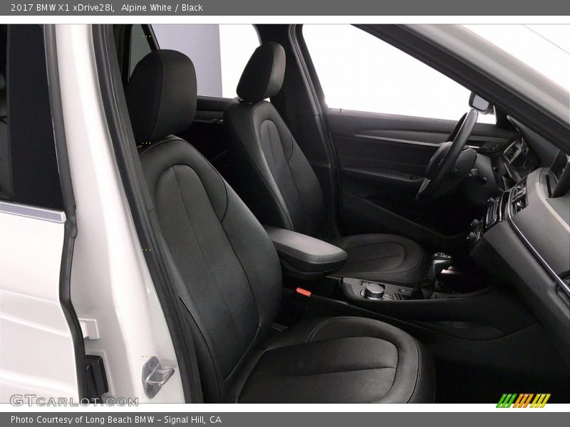 Alpine White / Black 2017 BMW X1 xDrive28i