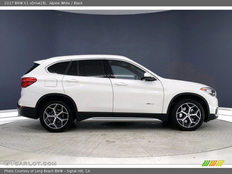 Alpine White / Black 2017 BMW X1 xDrive28i