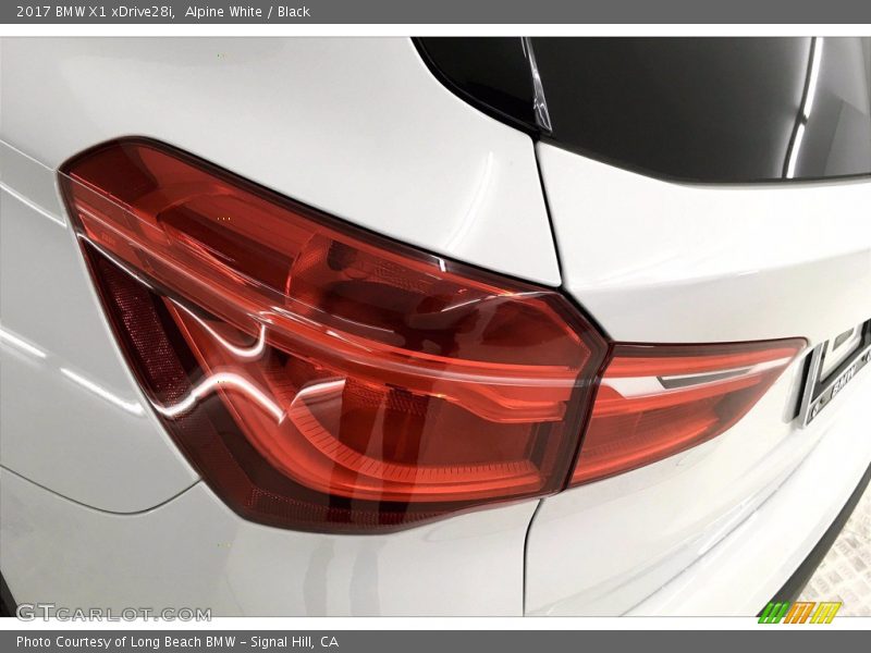 Alpine White / Black 2017 BMW X1 xDrive28i