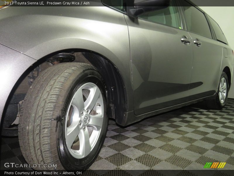 Predawn Gray Mica / Ash 2017 Toyota Sienna LE