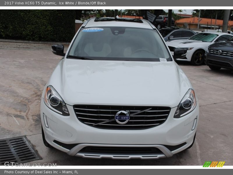 Ice White / Blonde/Off Black 2017 Volvo XC60 T5 Dynamic