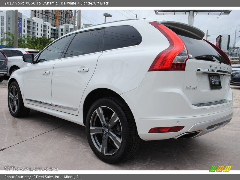 Ice White / Blonde/Off Black 2017 Volvo XC60 T5 Dynamic