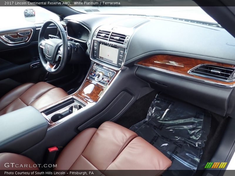 Dashboard of 2017 Continental Reserve AWD