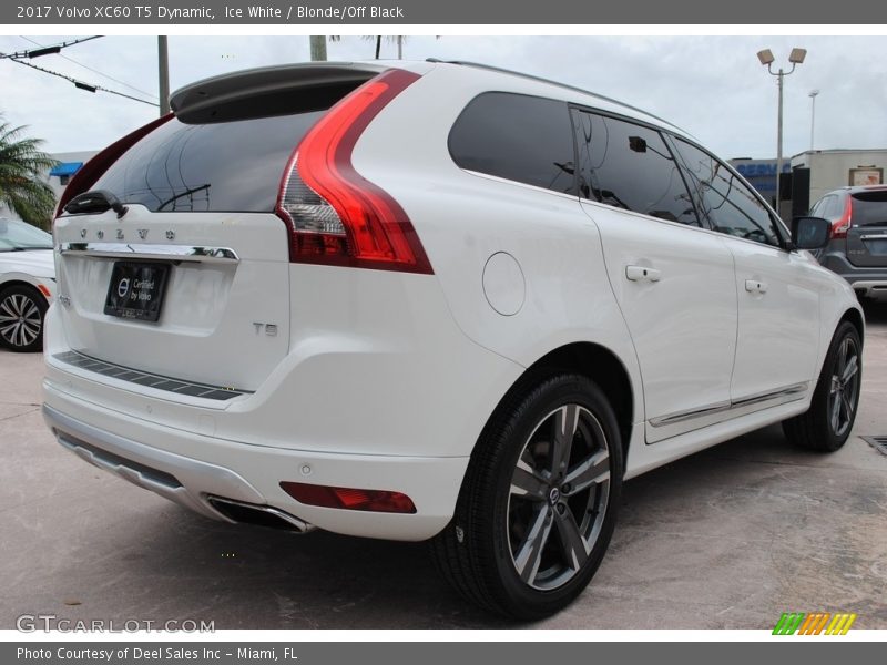 Ice White / Blonde/Off Black 2017 Volvo XC60 T5 Dynamic