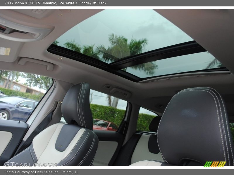 Sunroof of 2017 XC60 T5 Dynamic