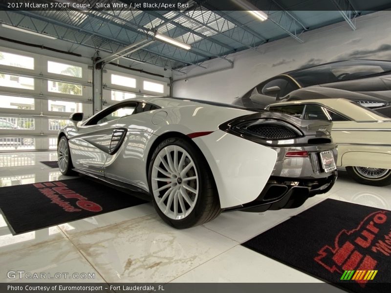 Silica White / Jet Black/Apex Red 2017 McLaren 570GT Coupe