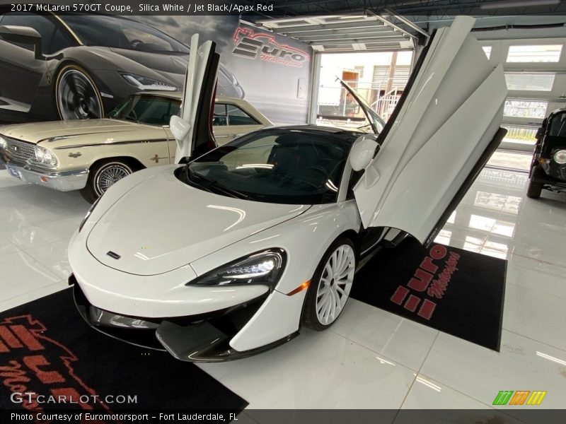 Silica White / Jet Black/Apex Red 2017 McLaren 570GT Coupe