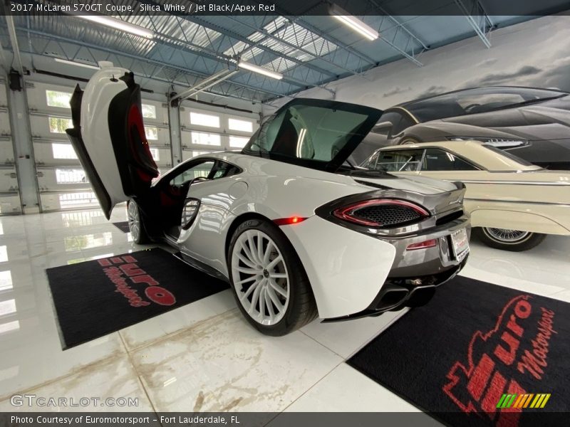 Silica White / Jet Black/Apex Red 2017 McLaren 570GT Coupe