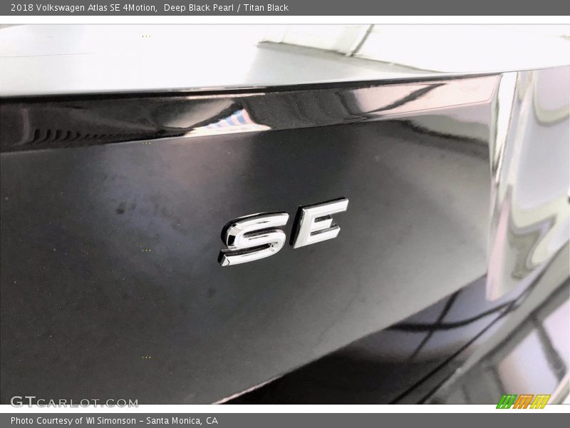 Deep Black Pearl / Titan Black 2018 Volkswagen Atlas SE 4Motion