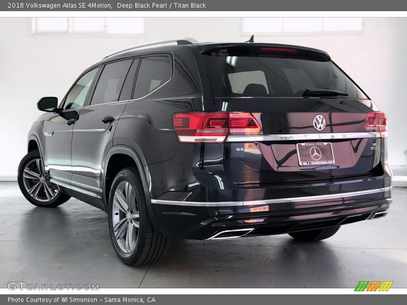Deep Black Pearl / Titan Black 2018 Volkswagen Atlas SE 4Motion