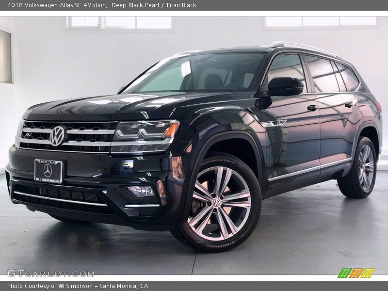 Front 3/4 View of 2018 Atlas SE 4Motion