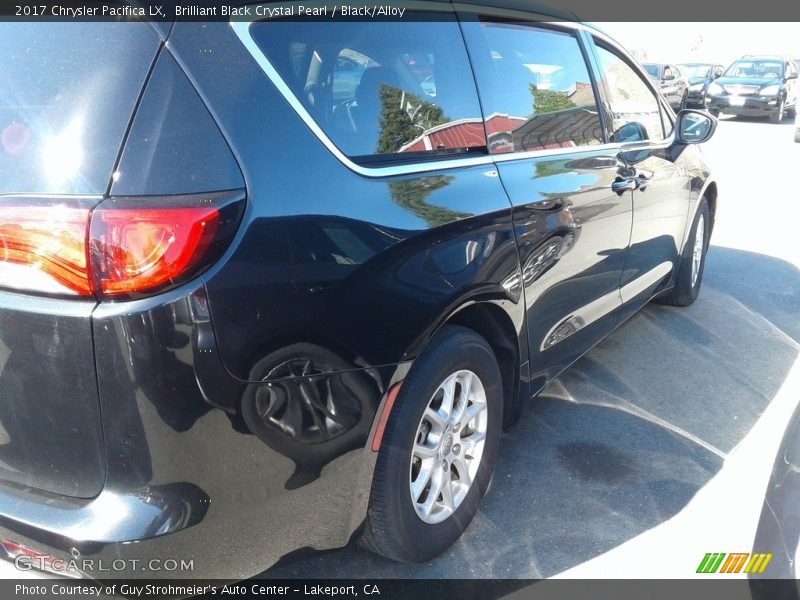 Brilliant Black Crystal Pearl / Black/Alloy 2017 Chrysler Pacifica LX