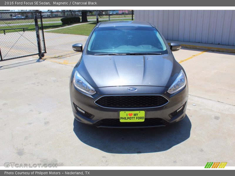 Magnetic / Charcoal Black 2016 Ford Focus SE Sedan