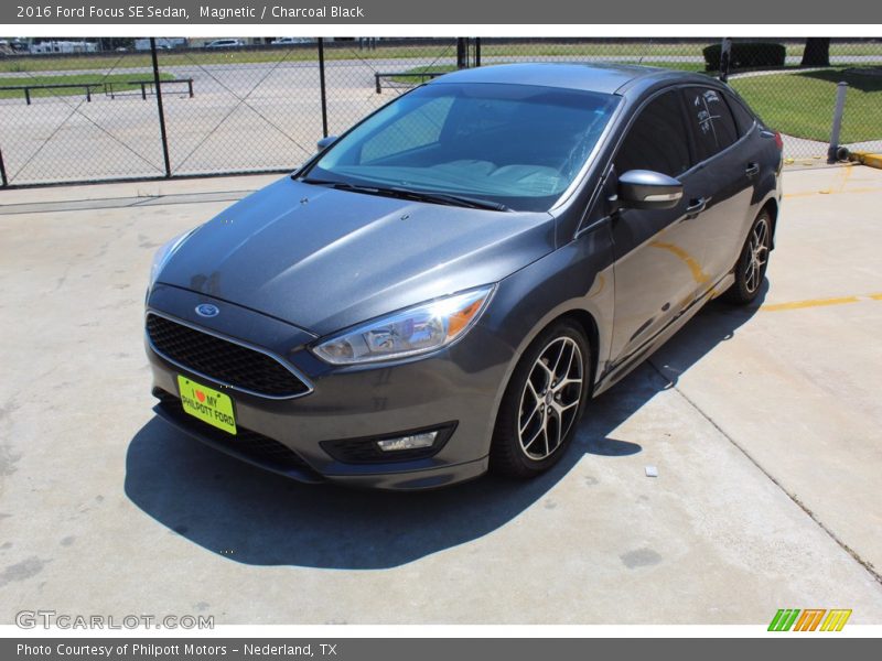 Magnetic / Charcoal Black 2016 Ford Focus SE Sedan