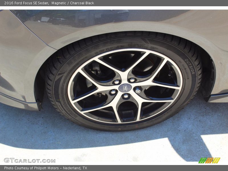 Magnetic / Charcoal Black 2016 Ford Focus SE Sedan