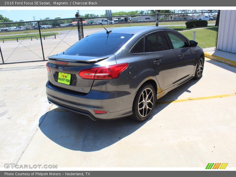 Magnetic / Charcoal Black 2016 Ford Focus SE Sedan