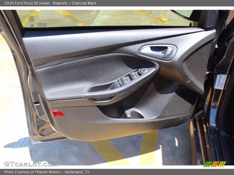Magnetic / Charcoal Black 2016 Ford Focus SE Sedan