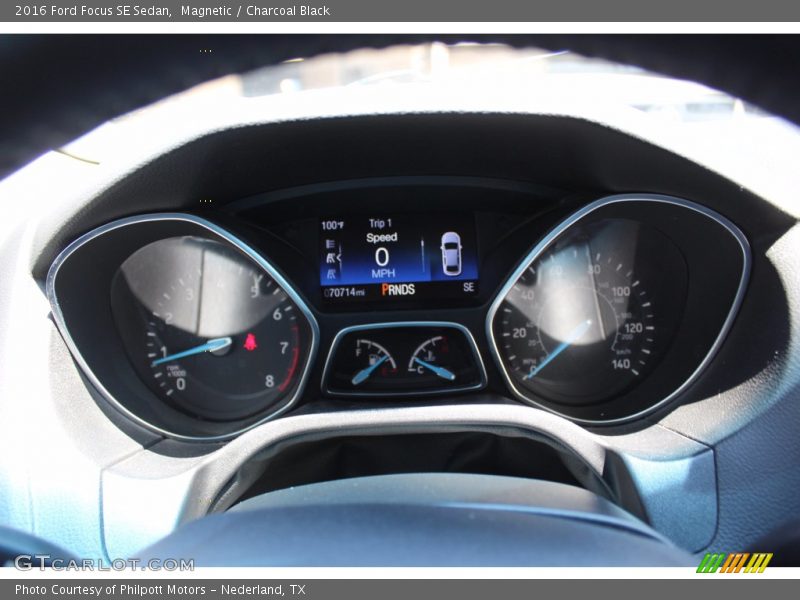 Magnetic / Charcoal Black 2016 Ford Focus SE Sedan