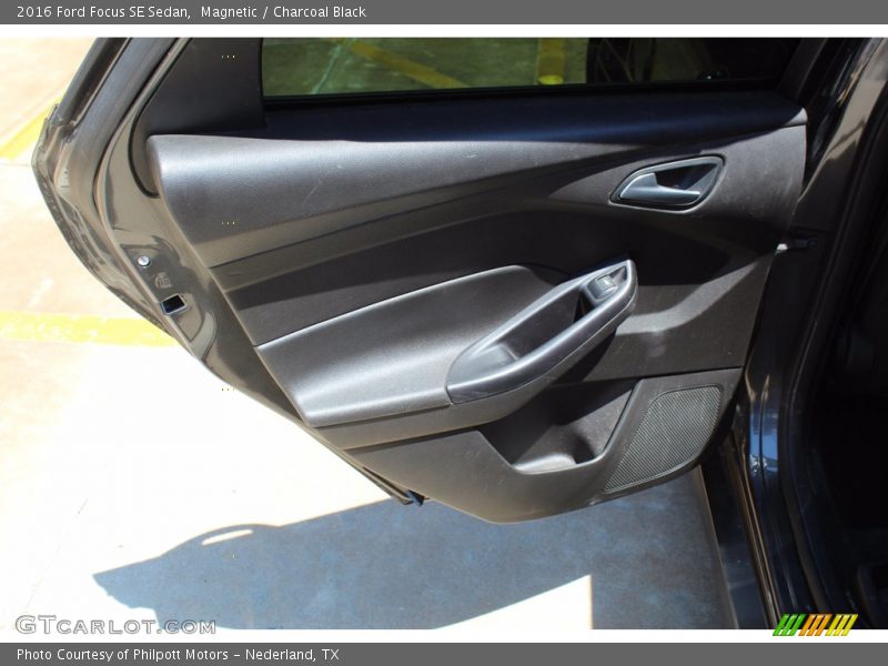 Magnetic / Charcoal Black 2016 Ford Focus SE Sedan