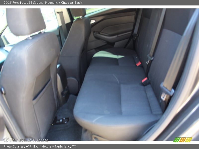 Magnetic / Charcoal Black 2016 Ford Focus SE Sedan