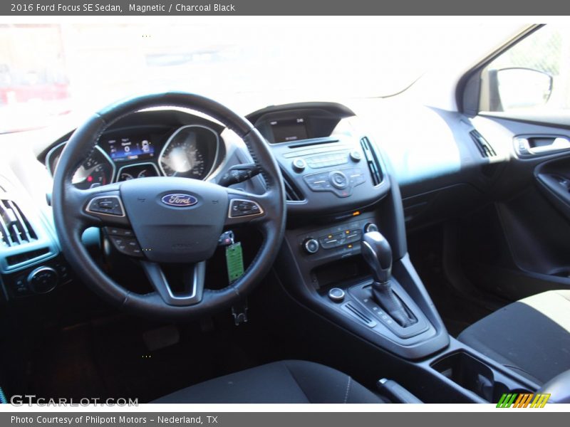 Magnetic / Charcoal Black 2016 Ford Focus SE Sedan