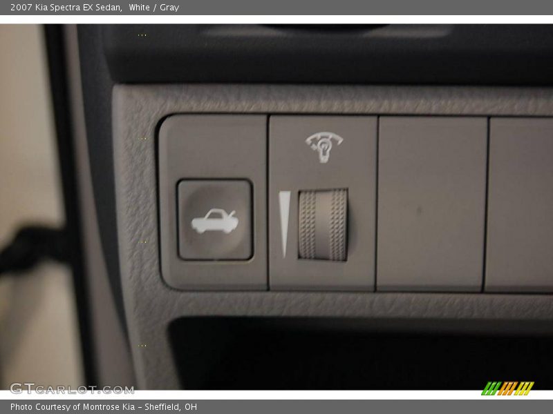 White / Gray 2007 Kia Spectra EX Sedan