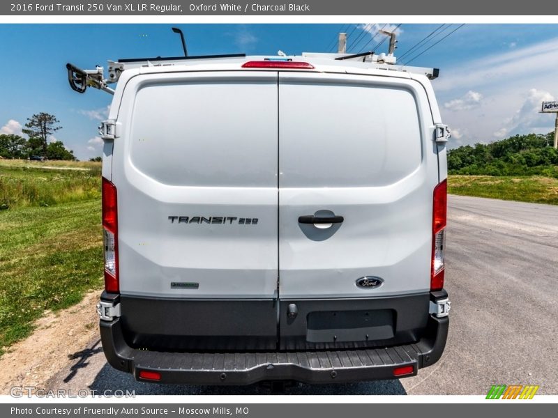 Oxford White / Charcoal Black 2016 Ford Transit 250 Van XL LR Regular