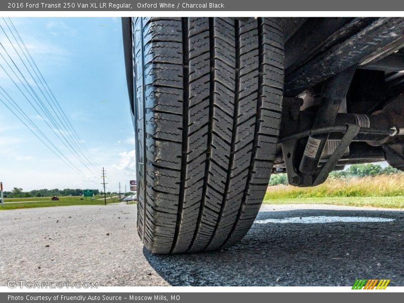 Oxford White / Charcoal Black 2016 Ford Transit 250 Van XL LR Regular