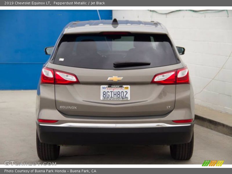 Pepperdust Metallic / Jet Black 2019 Chevrolet Equinox LT