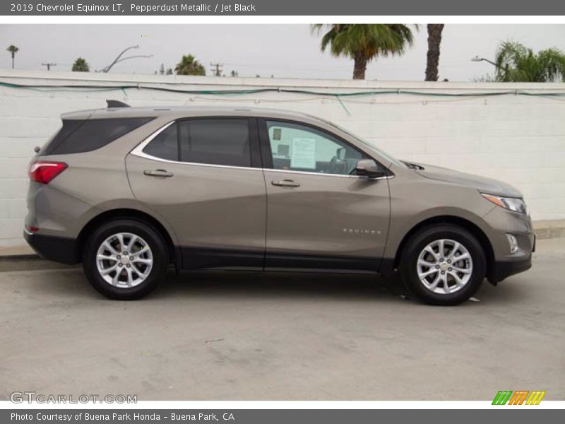 Pepperdust Metallic / Jet Black 2019 Chevrolet Equinox LT