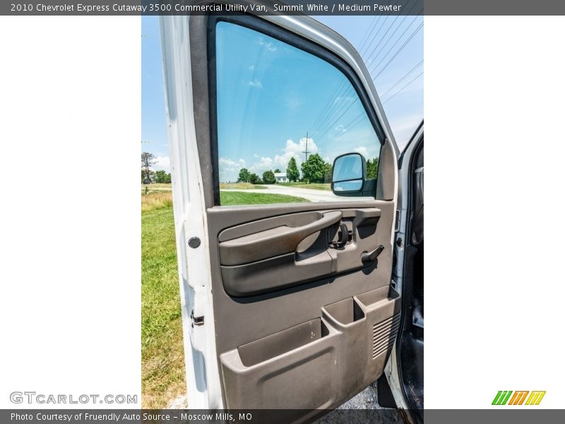 Summit White / Medium Pewter 2010 Chevrolet Express Cutaway 3500 Commercial Utility Van