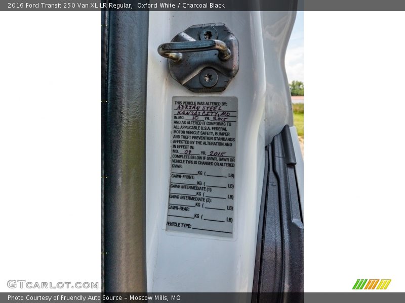 Oxford White / Charcoal Black 2016 Ford Transit 250 Van XL LR Regular