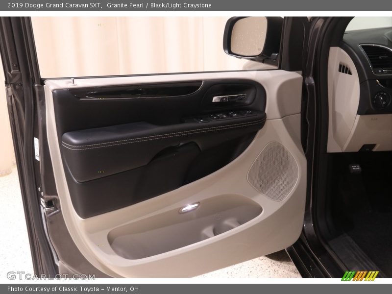 Granite Pearl / Black/Light Graystone 2019 Dodge Grand Caravan SXT