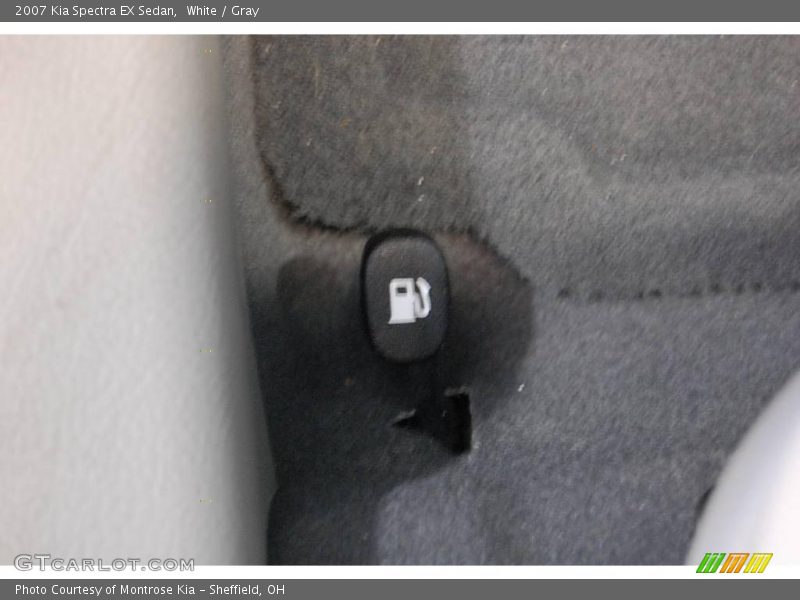 White / Gray 2007 Kia Spectra EX Sedan