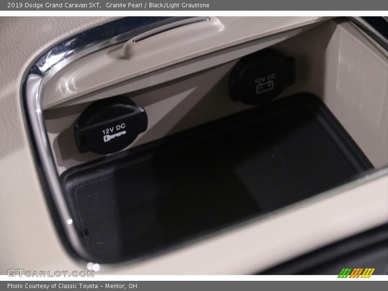 Granite Pearl / Black/Light Graystone 2019 Dodge Grand Caravan SXT