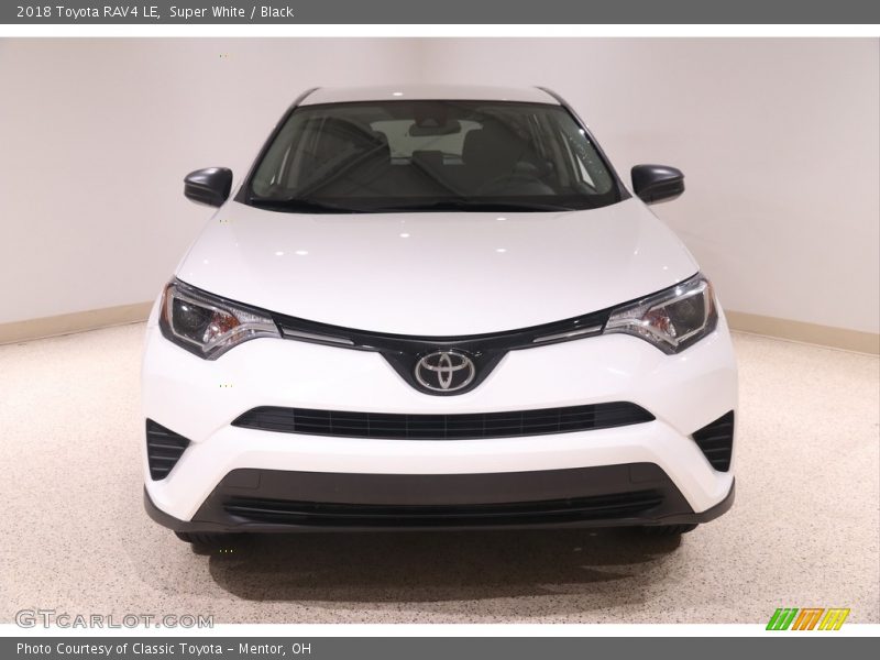 Super White / Black 2018 Toyota RAV4 LE