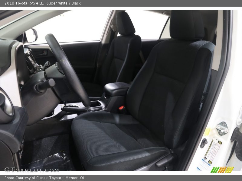 Super White / Black 2018 Toyota RAV4 LE